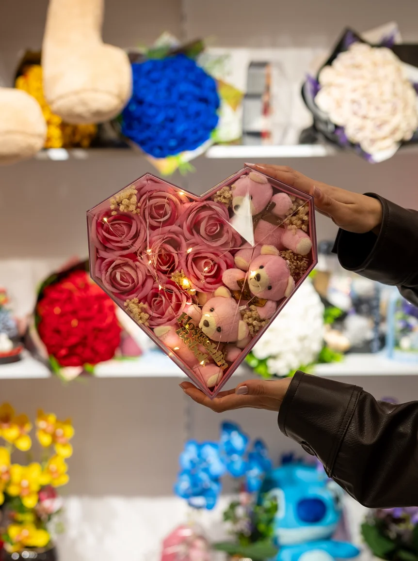 Pembe Ayıcıklı Ve Güllü Işıklı Kalpli Kutu