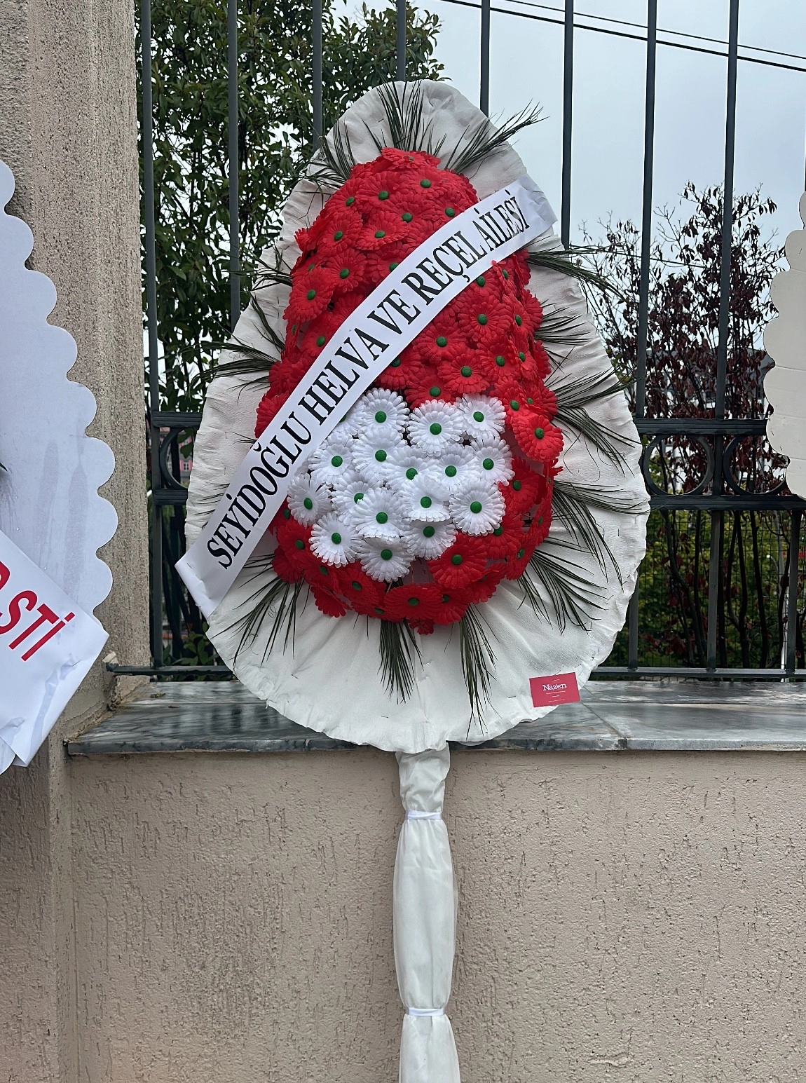 Yapay Gösterişli Çelenk